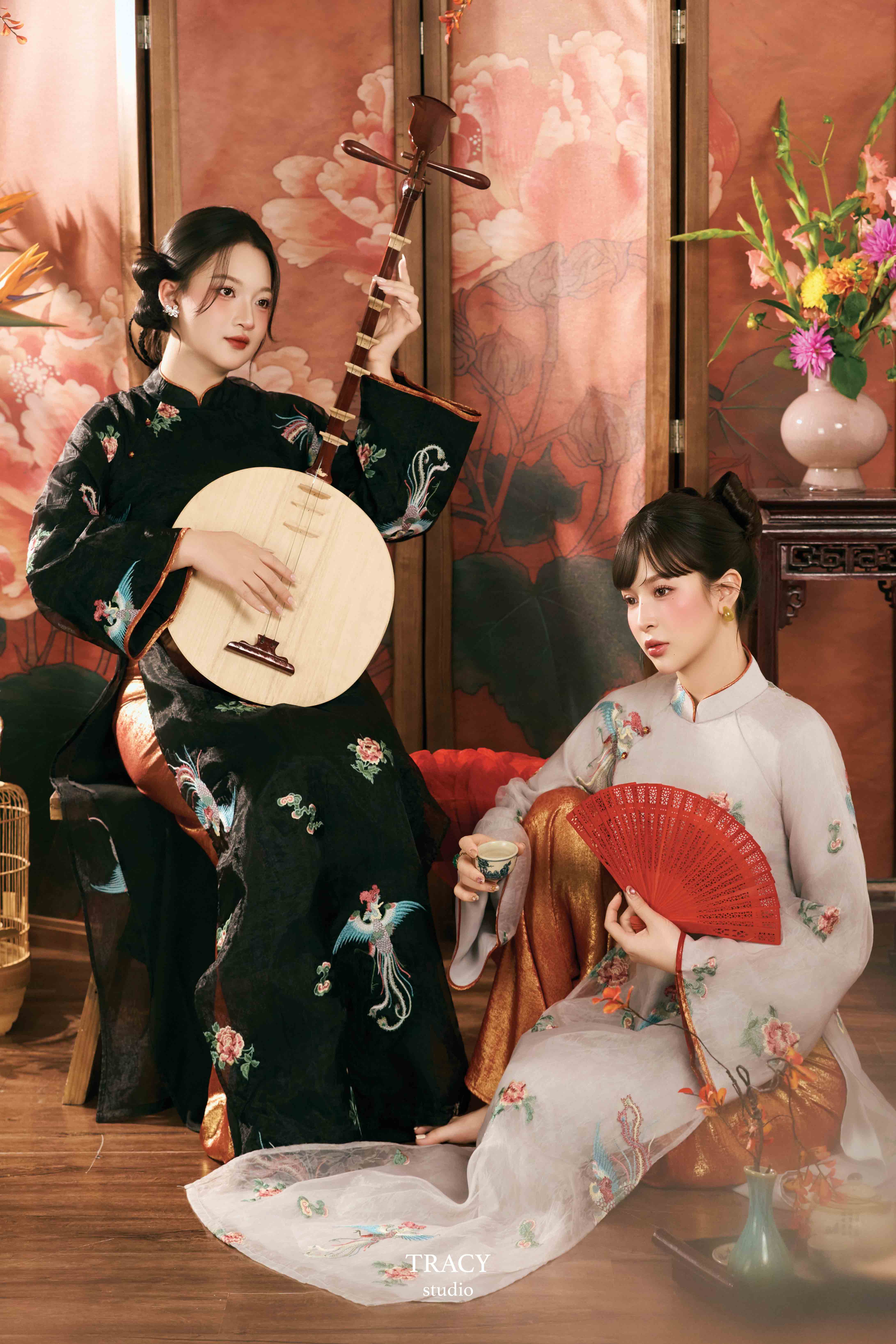 frontend/img/gallery/anh-tet-yem-ao-dai/tracy-studio-chup-concept-ao-dai-doi (3).jpg